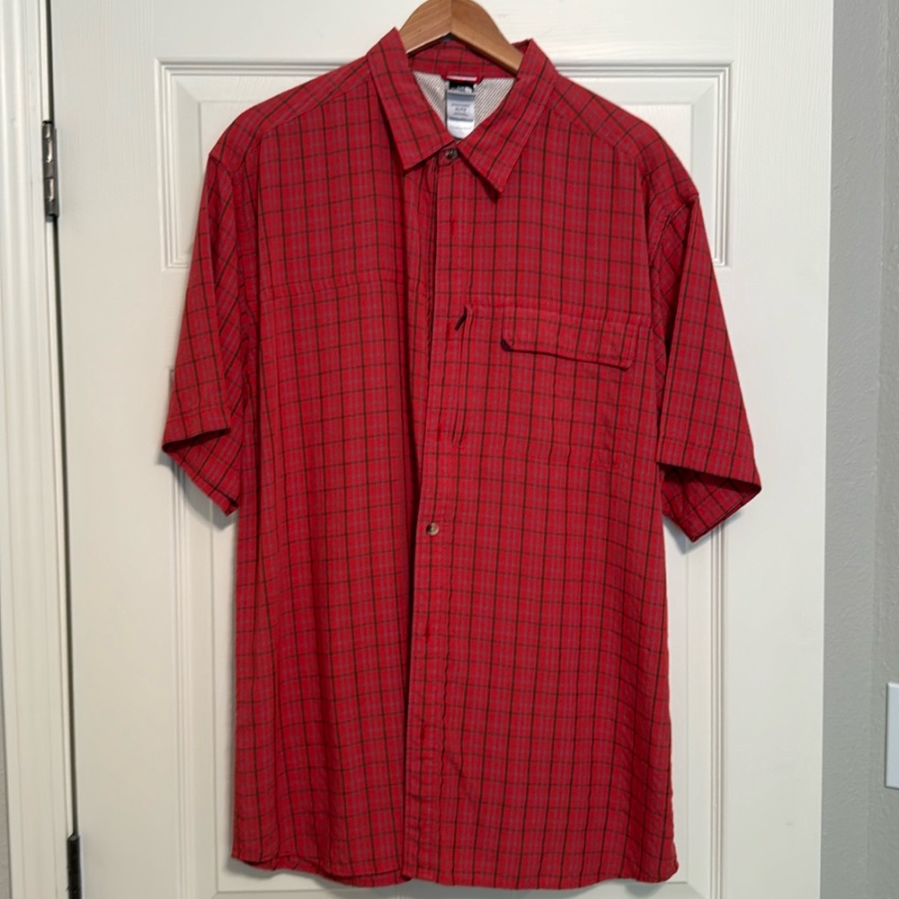 EUC Men’s The North Face short sleeve shirt